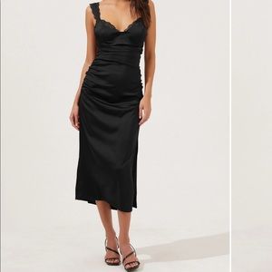 Astr The Label Alva Sweetheart Midi Dress